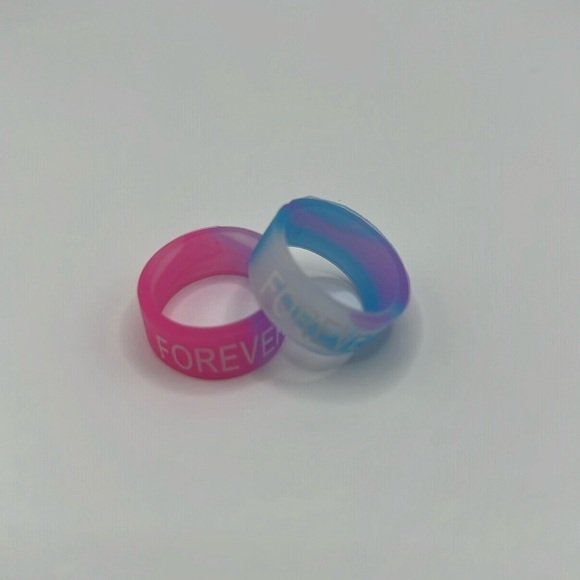 Silicone Ring Set FOREVER Stretch Rings - Picture 1 of 4
